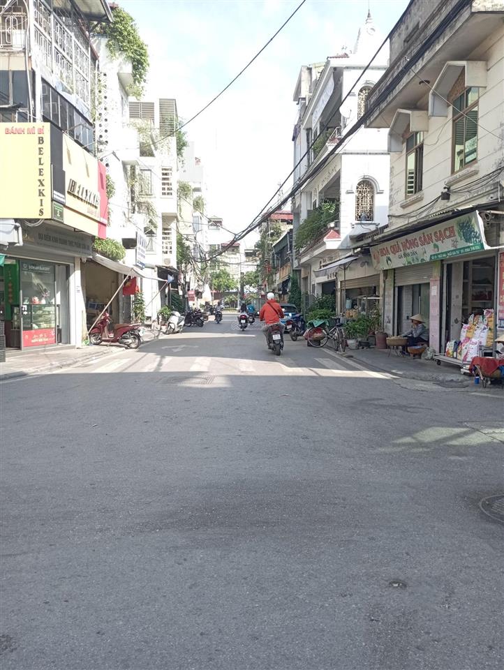 Cần bán gấp nhà sát chợ diêm gỗ,ngõ rộng thông thoáng ôtô 7 chỗ ra vào. dt70m2x 4 tầng thang máy.