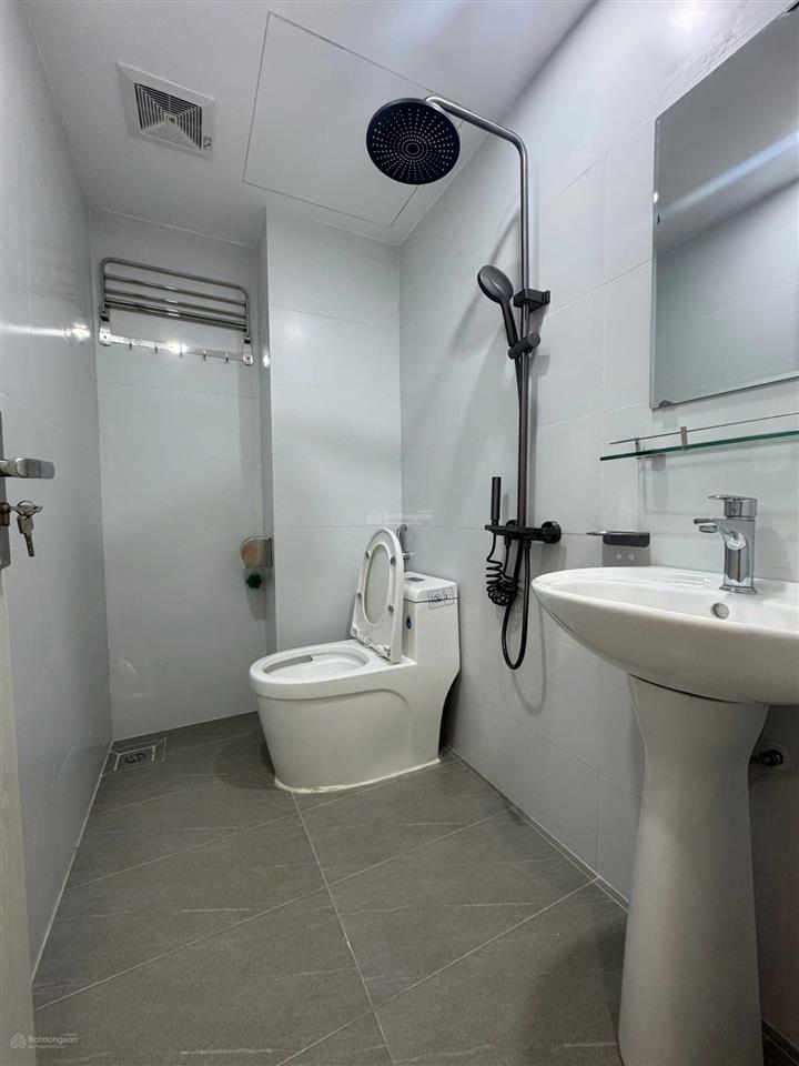 Cần bán gấp nhà sát chợ diêm gỗ,ngõ rộng thông thoáng ôtô 7 chỗ ra vào. dt70m2x 4 tầng thang máy.