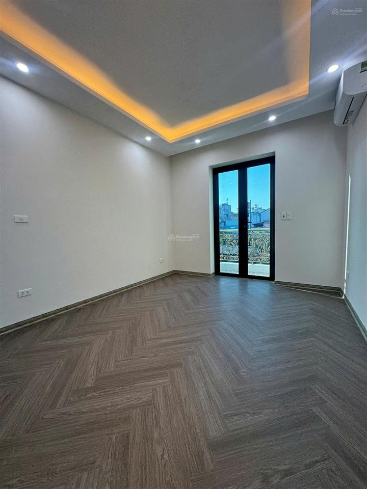 Cần bán gấp nhà sát chợ diêm gỗ,ngõ rộng thông thoáng ôtô 7 chỗ ra vào. dt70m2x 4 tầng thang máy.