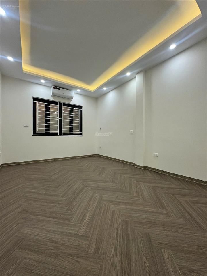 Cần bán gấp nhà sát chợ diêm gỗ,ngõ rộng thông thoáng ôtô 7 chỗ ra vào. dt70m2x 4 tầng thang máy.