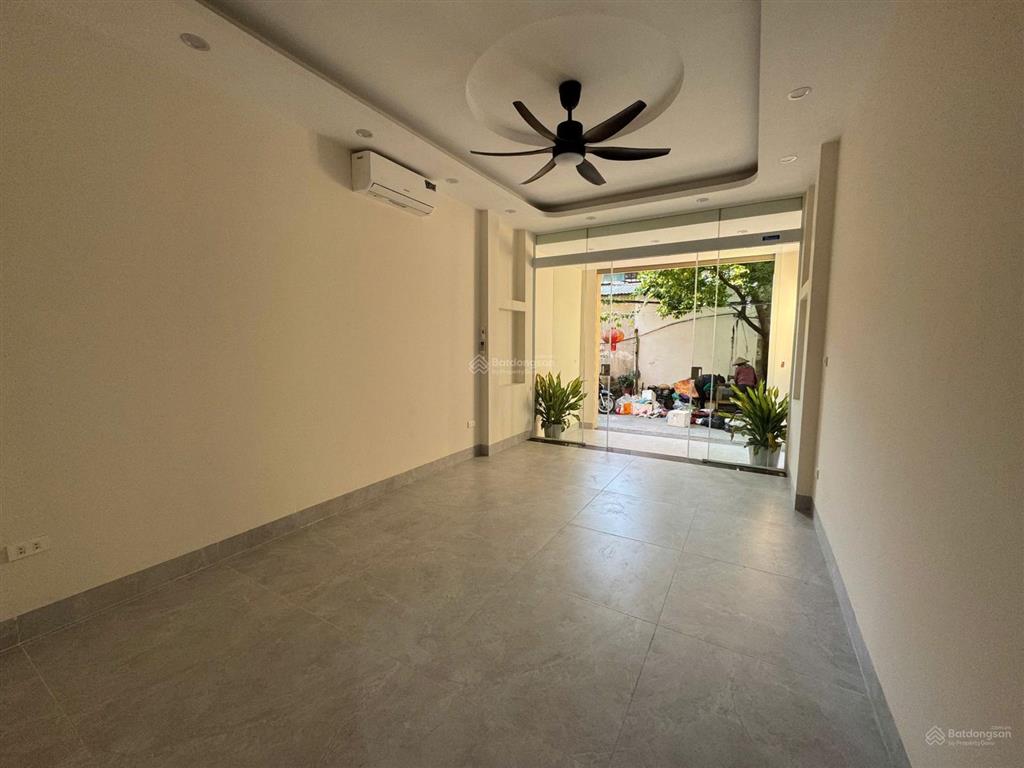 Cần bán gấp nhà sát chợ diêm gỗ,ngõ rộng thông thoáng ôtô 7 chỗ ra vào. dt70m2x 4 tầng thang máy.