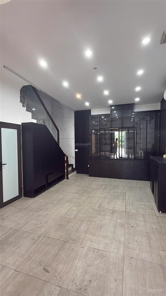 Chính chủ cần cho thuê nhà,vừa ở và kinh doanh. dt 73m2 đất,xây dựng 46m2x6 tầng, full nội thất