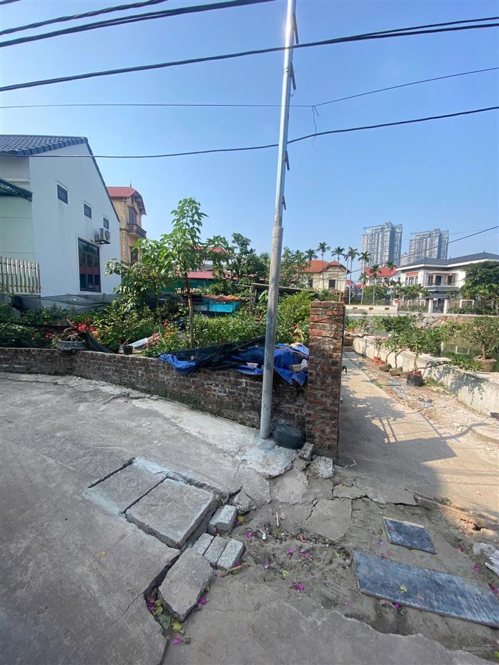 Lô đất đẹp giữa lành hoa phụng công
