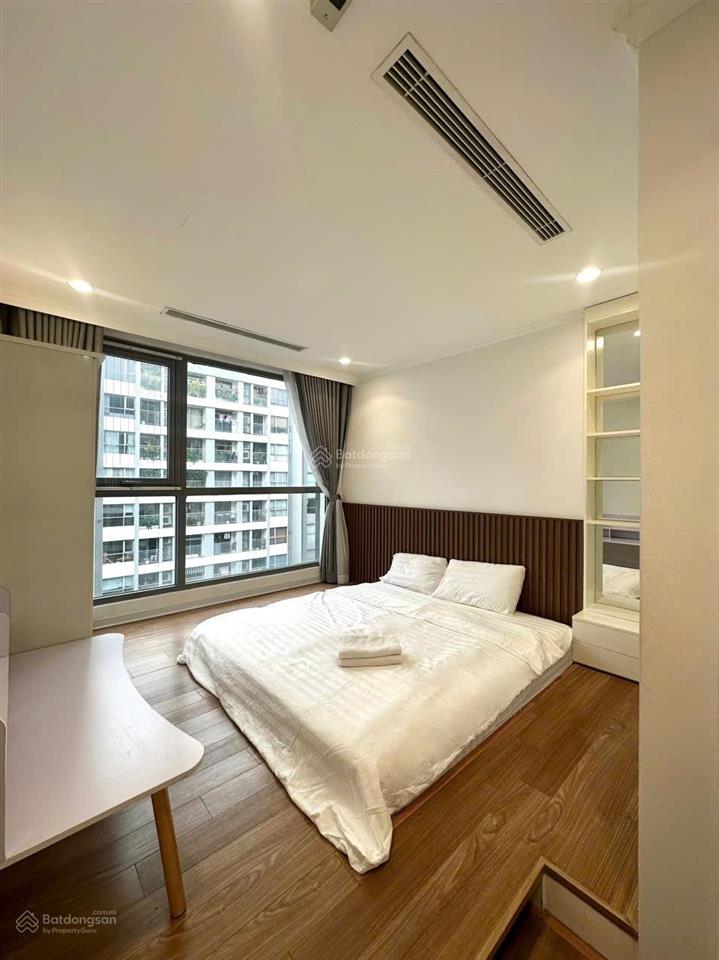 Bán nhanh 2 phòng ngủ 79m2 toà p10 park premium, full đồ đẹp