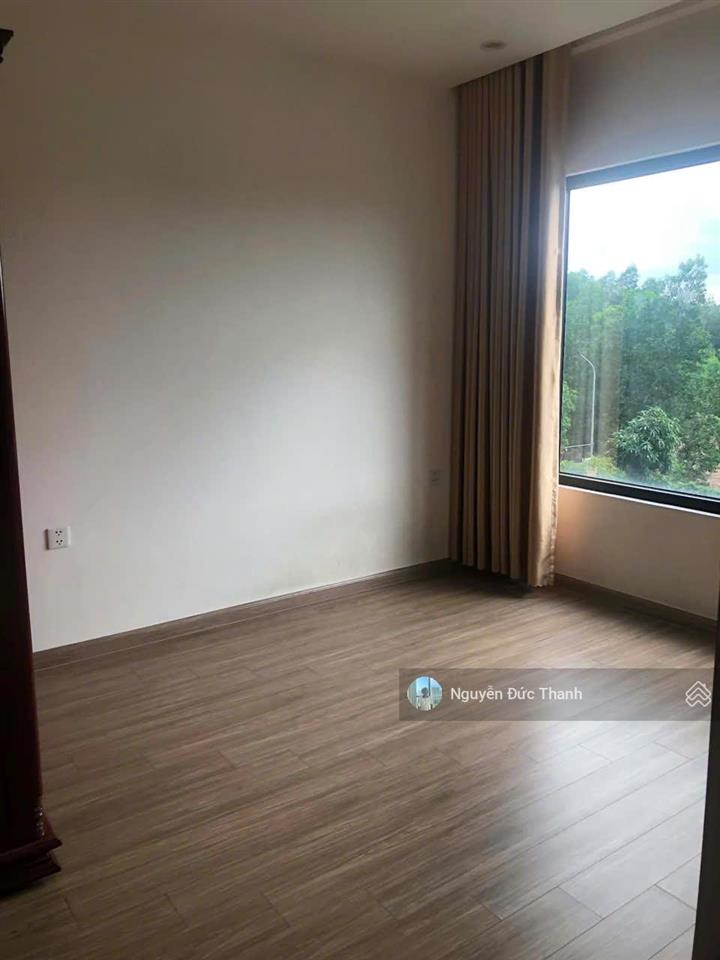 Chủ dễ thương cho thuê 2pn 2wc bếp full, rèm, tủ quần áo, máy nước nóng