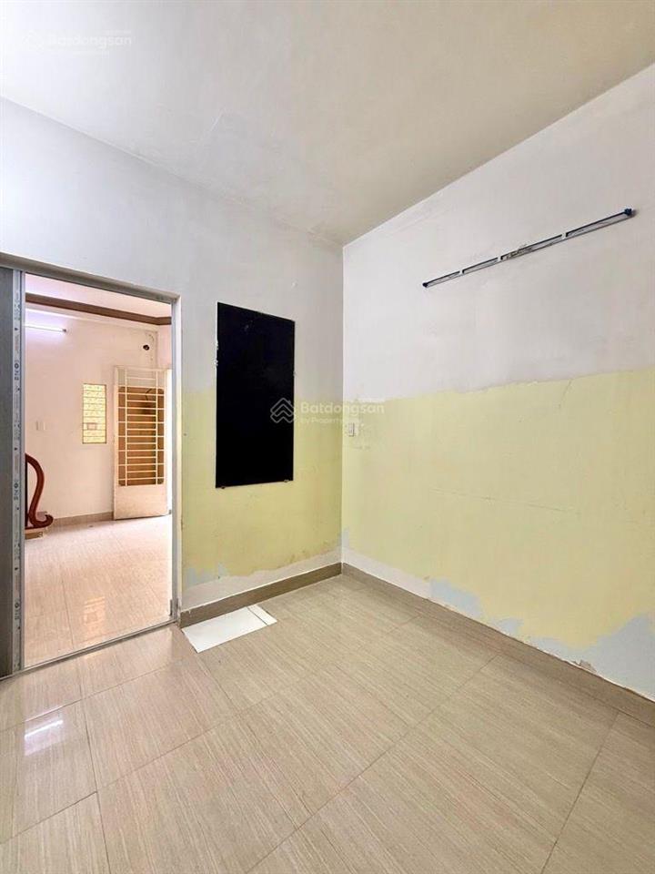 Nhà phú nhuận sát hẻm oto phan đình phùng, 42m2, 2 tầng, giáp quận 1, quận 3, giá chỉ 6.95 tỷ
