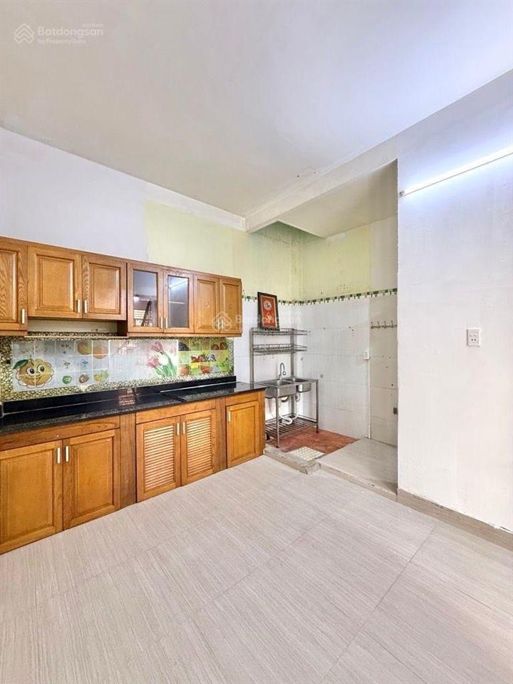 Nhà phú nhuận sát hẻm oto phan đình phùng, 42m2, 2 tầng, giáp quận 1, quận 3, giá chỉ 6.95 tỷ