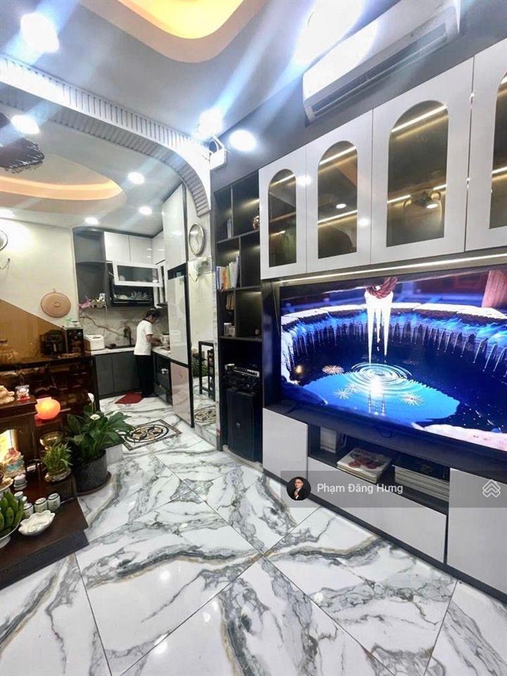 Nhà mặt tiền phú nhuận, cầm bá thước, 40m2, ngang 4m, 4 tầng, 9.9 tỷ, cho thuê đa ngành nghể