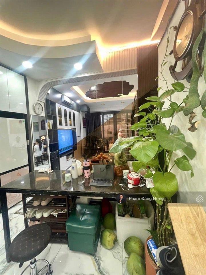 Nhà mặt tiền phú nhuận, cầm bá thước, 40m2, ngang 4m, 4 tầng, 9.9 tỷ, cho thuê đa ngành nghể