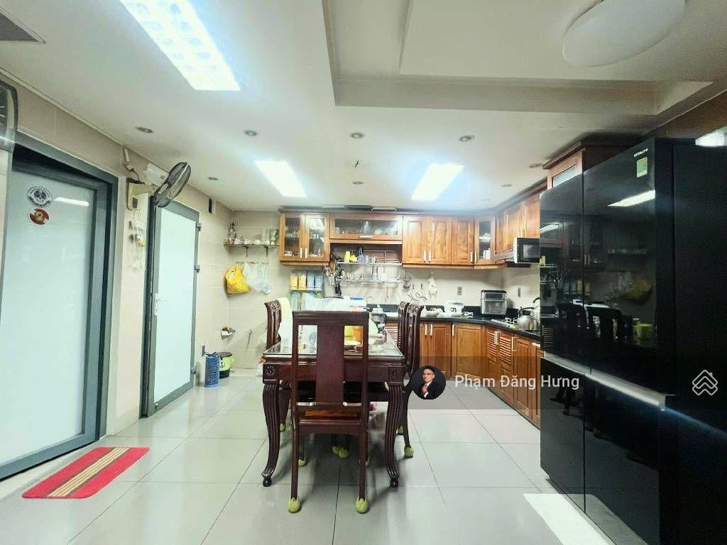 Nhà phú nhuận, 6.8x12m, hẻm oto 8m thích quảng đức, 5 tầng, thu nhập 100trieu/tháng, giá 25 tỷ