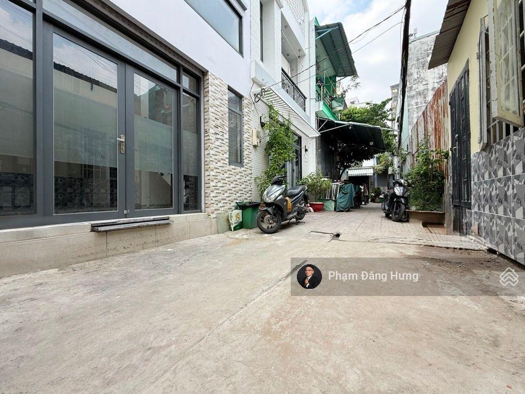 Nhà bình thạnh sát mặt tiền phạm văn đồng, 5 tầng, 4.5x10m, gần emart, vincom, giá tốt 7.8 tỷ