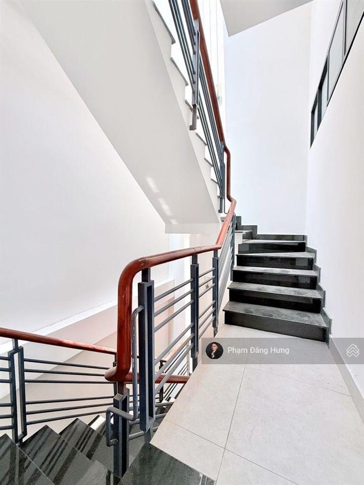Nhà bình thạnh sát mặt tiền phạm văn đồng, 5 tầng, 4.5x10m, gần emart, vincom, giá tốt 7.8 tỷ