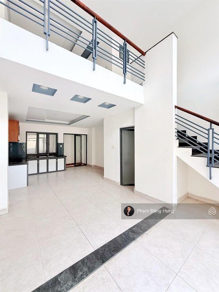 Nhà bình thạnh sát mặt tiền phạm văn đồng, 5 tầng, 4.5x10m, gần emart, vincom, giá tốt 7.8 tỷ