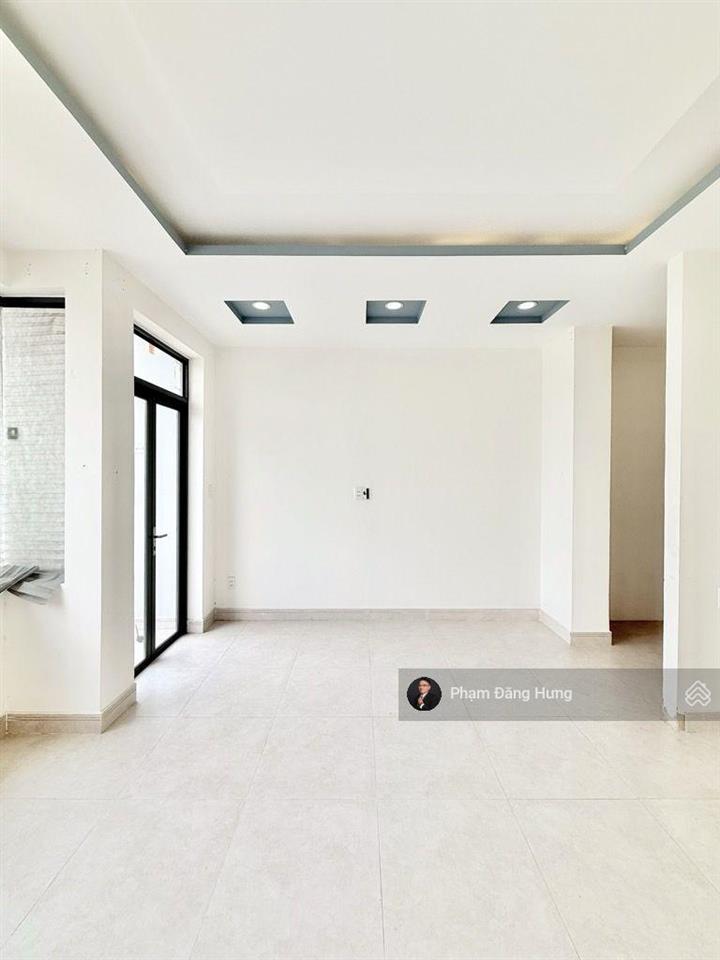 Nhà bình thạnh sát mặt tiền phạm văn đồng, 5 tầng, 4.5x10m, gần emart, vincom, giá tốt 7.8 tỷ