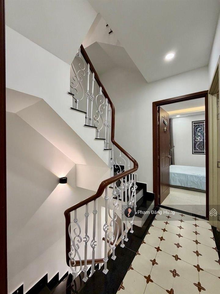 Nhà phú nhuận mới đẹp, 4.1x12m, 4 tầng full nội thất, giáp quận 1, quận 3, sát mt phan đình phùng