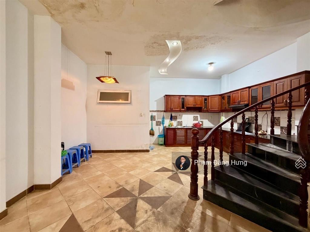 Nhà bình thạnh hẻm oto gấn chợ bà chiểu, sát mặt tiền phan văn trị, 64m2, 4 tầng, ngang 5.8m, 9.8tỷ