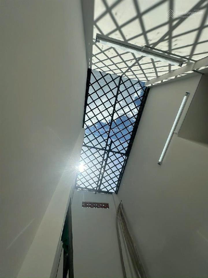 5x18  88m2, 3 tầng, 4pn hxh 6m. ngay hiệp thành city. giá 4 tỷ 5