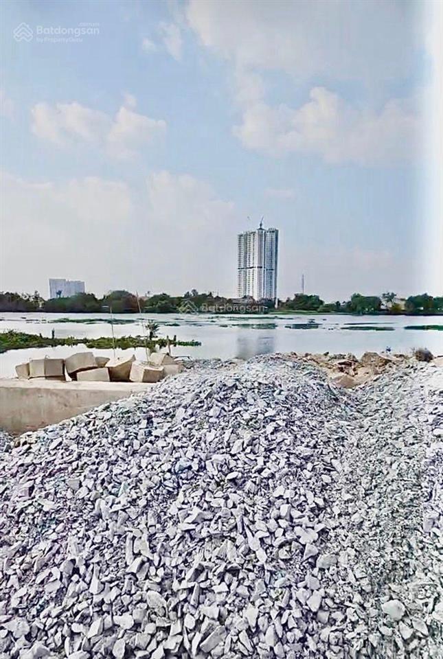 Bán đất an phú đông. sát bên bờ kè đang làm. 6.3x14.5 90m2. thổ cư 69m2. xây mới 3 lầu. 2.4 tỷ tl