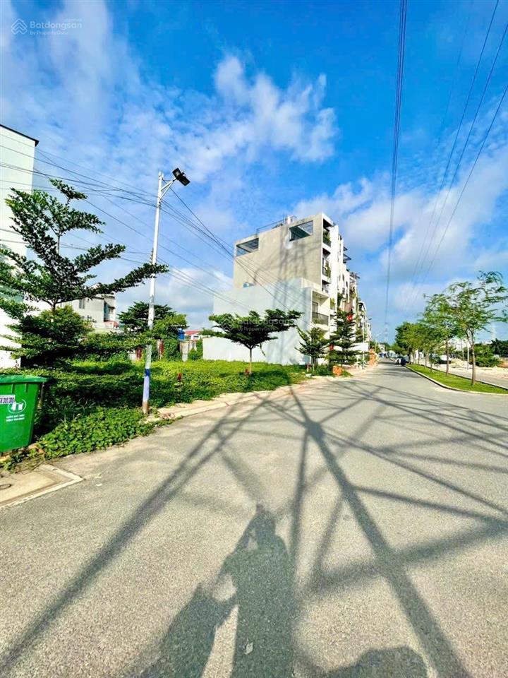 Mặt tiền đường 24m. xây mới 5 tầng 5x15 78m². ngay picity. hơn 4 tỷ. view công viên