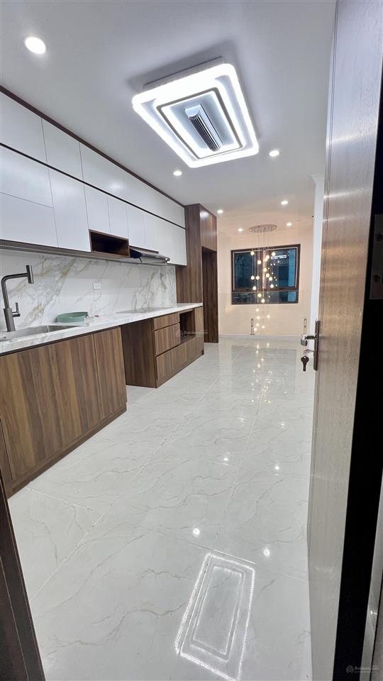 Nhà đường mới giang văn minh  thông sang 166 kim mã  6 tầng thang máy  hơn 10 tỷ