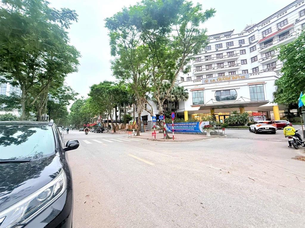 Mặt phố vạn phúc liễu giai ba đình  vỉa hè rộng kinh doanh  thang máy xịn