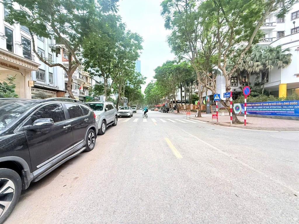 Mặt phố vạn phúc liễu giai ba đình  vỉa hè rộng kinh doanh  thang máy xịn