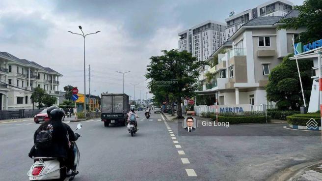 Cần bán nhà 3 lầu mặt tiền đường liên phường q9, diện tích 100m2 giá 23.5 tỷ, sổ hồng riêng