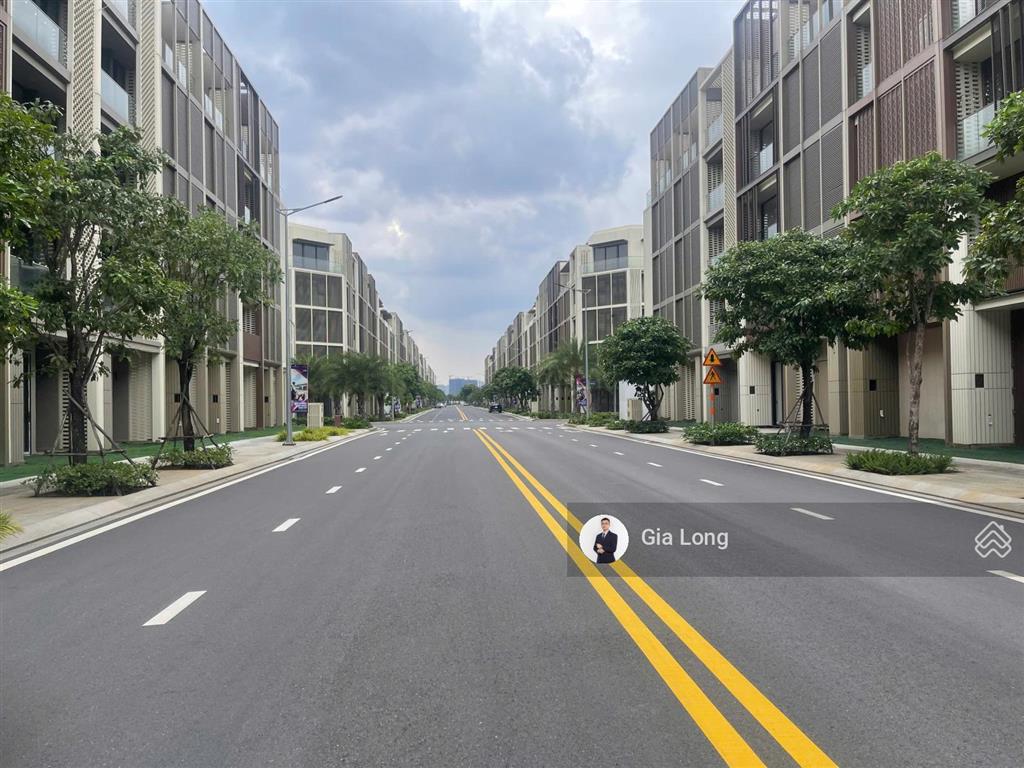 Ngộp ngân hàng cần bán nhanh căn nhà phố soho, vị trí đẹp dễ kinh doanh, sổ hồng riêng giá 34.6 tỷ