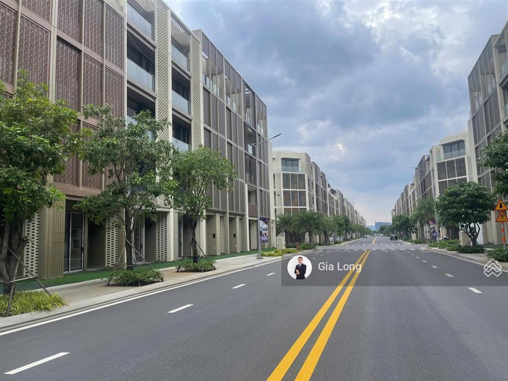 Ngộp ngân hàng cần bán nhanh căn nhà phố soho, vị trí đẹp dễ kinh doanh, sổ hồng riêng giá 34.6 tỷ
