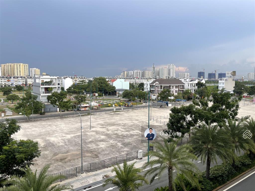 33 tỷ  hàng ngộp cần bán nhanh căn đối diện công viên  vị trí đẹp