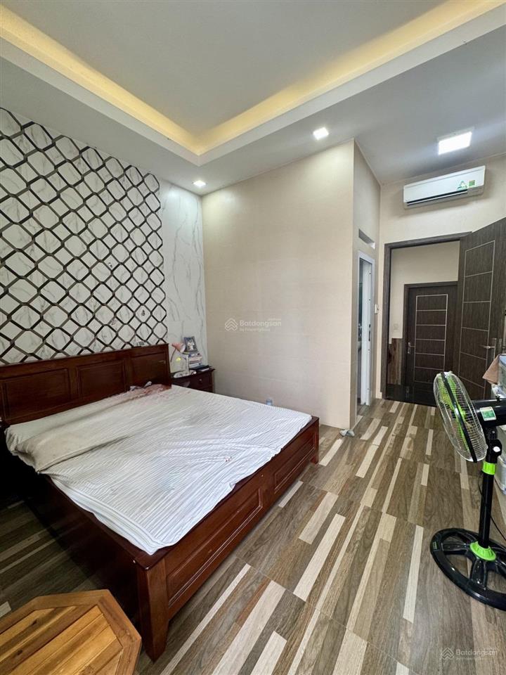 Nguyễn sơn  hẻm xe hơi 6m thông  nhà4 tấm thiết kế lệch tầng cực đẹp  sổ vuông công nhận đủ