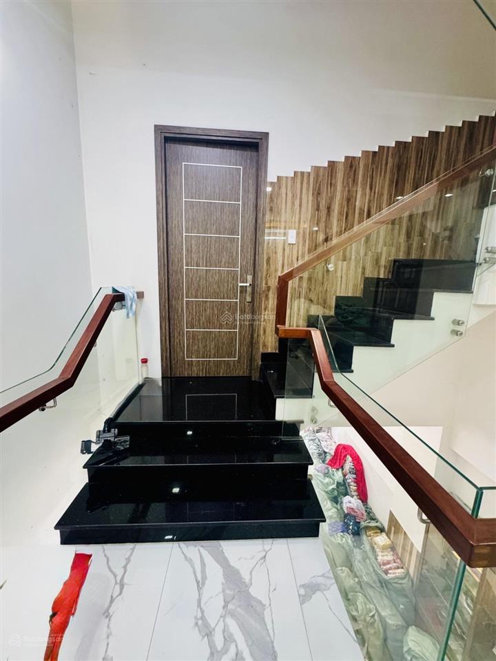 Nguyễn sơn  hẻm xe hơi 6m thông  nhà4 tấm thiết kế lệch tầng cực đẹp  sổ vuông công nhận đủ