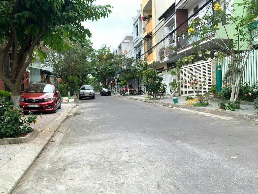Đất xây căn hộ gần trường đại học duy tân