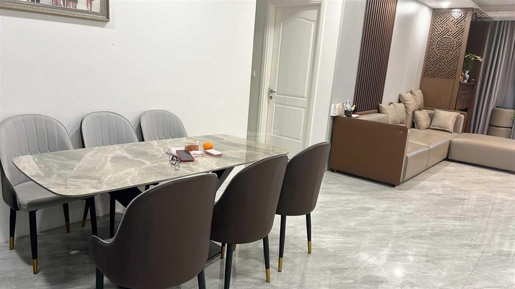 Chính chủ bán ch paragon cầu giấy 3n 2wc 108m2 giá 8,9 tỷ. sẵn sổ full nội thất