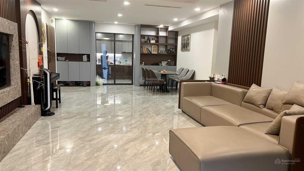 Chính chủ bán ch paragon cầu giấy 3n 2wc 108m2 giá 8,9 tỷ. sẵn sổ full nội thất