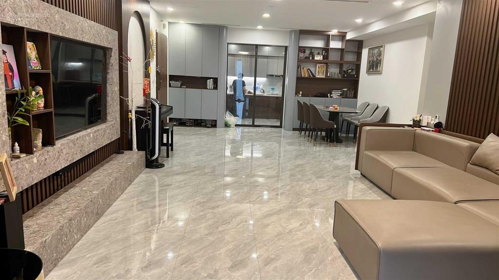 Chính chủ bán ch paragon cầu giấy 3n 2wc 108m2 giá 8,9 tỷ. sẵn sổ full nội thất