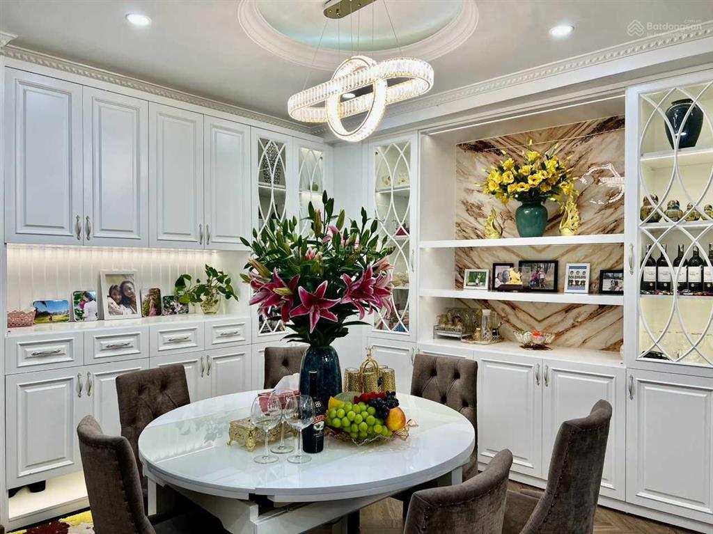 Chính chủ bán căn hộ 2 ngủ the park home, cầu giấy, dt 82m2, giá 8 tỷ, sẵn sổ, full nội thất