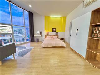 Căn hộ dịch vụ ban công full nội thất