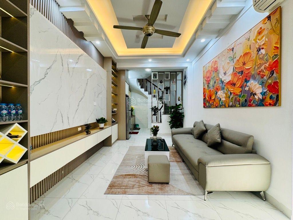 Bán nhà tam trinh 35m2x5t, cách ô tô 20m, mt 4m, 6.98 tỷ, ở ngay, sổ nở hậu