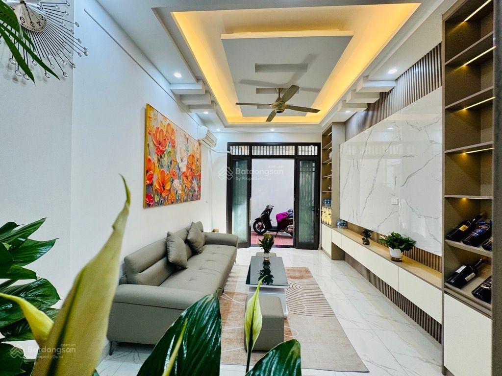 Bán nhà tam trinh 35m2x5t, cách ô tô 20m, mt 4m, 6.98 tỷ, ở ngay, sổ nở hậu