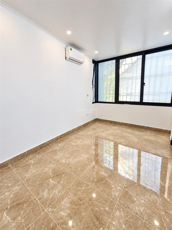 Bán nhà ngõ chợ khâm thiên, đống đa, 24m2, 5 tầng, 3pn thoáng sáng, giá 4.5 tỷ