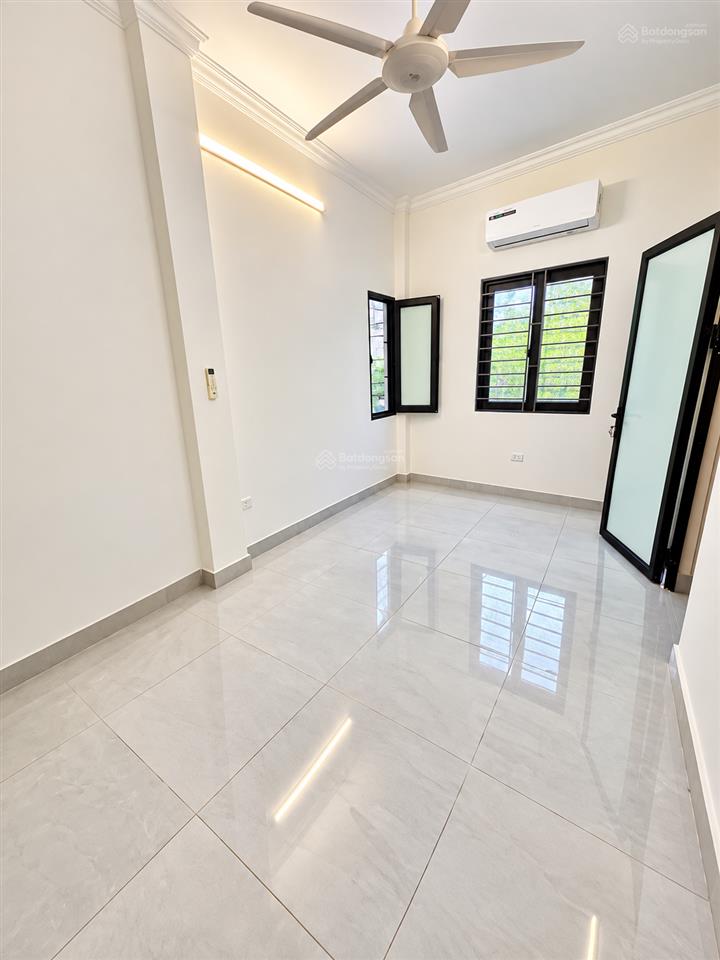 Bán nhà ngõ chợ khâm thiên, đống đa, 24m2, 5 tầng, 3pn thoáng sáng, giá 4.5 tỷ