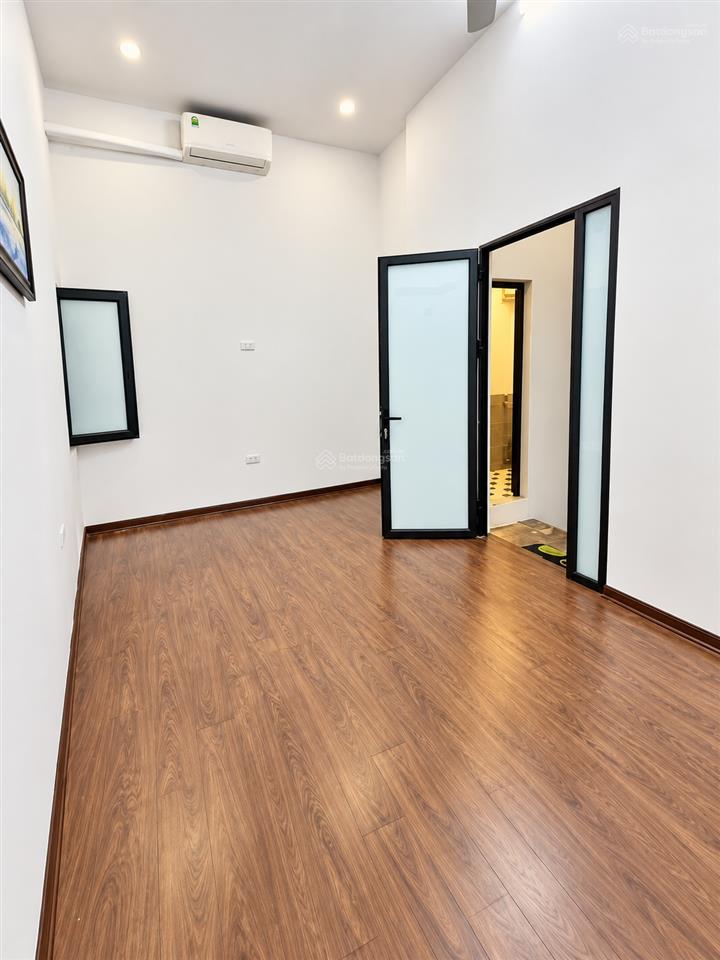Bán nhà ngõ chợ khâm thiên, đống đa, 24m2, 5 tầng, 3pn thoáng sáng, giá 4.5 tỷ