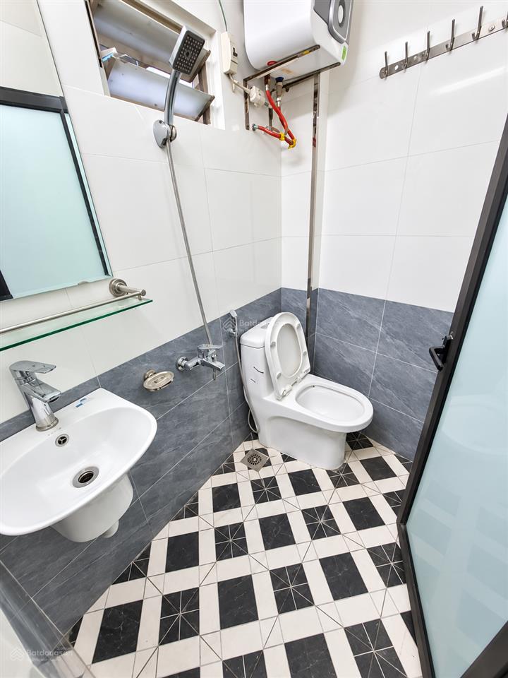 Bán nhà ngõ chợ khâm thiên, đống đa, 24m2, 5 tầng, 3pn thoáng sáng, giá 4.5 tỷ