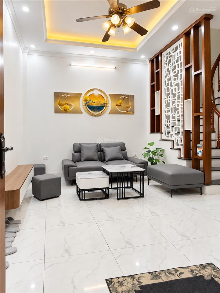 Bán nhà nguyễn đức cảnh, hoàng mai 32m2, 5 tầng, mt 5m, gần hồ đền lừ, giá 6.35 tỷ