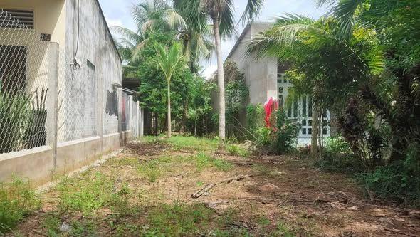 Bán 260m2 đất có thổ cư gần ủy ban Phước Thạnh,nay là phường Phú Tân
