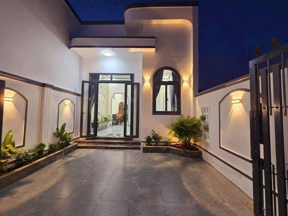 (81)Bán nhà 2 mặt tiền mới xây phường Phú Tân,Vĩnh Long giá 1,35 tỷ