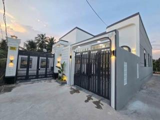 (81)Bán nhà 2 mặt tiền mới xây phường Phú Tân,Vĩnh Long giá 1,35 tỷ