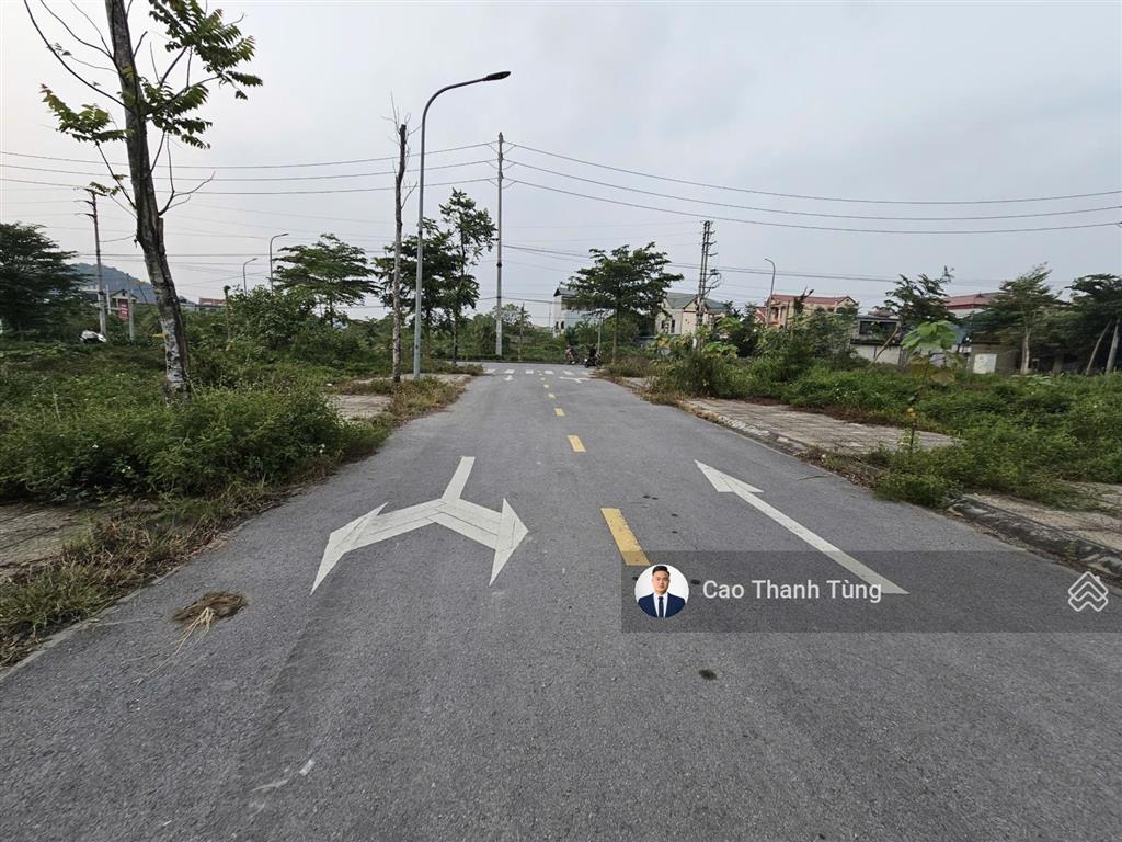 Hàng hiếm tại đấu giá khánh tân, quốc oai, cách chùa thầy 500m, mặt đường kinh doanh chính, giá tốt