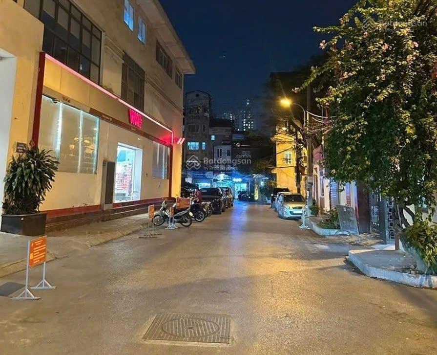 Lạc trung 30m ra ô tô tránh nhà dân xây chắc chắn giá 8,5 tỷ